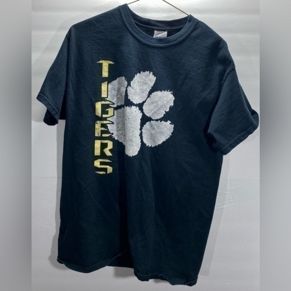 GILDAN ULTRA COTTON LADY TIGER T-SHIRT SIZE MEDIUM